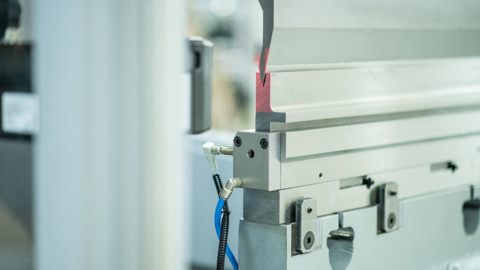 PG SRL — integrated bend-and-flatten tool on roofing press brake