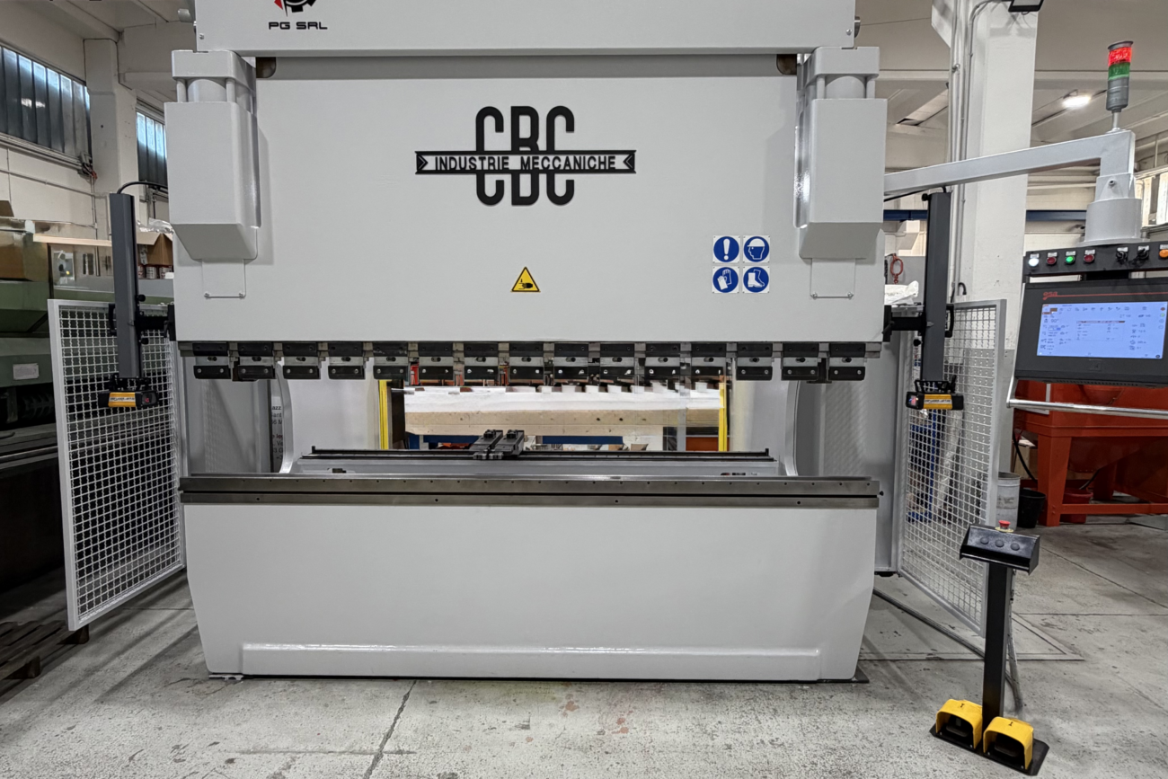 Pressa piegatrice usata CBC HS 130/31